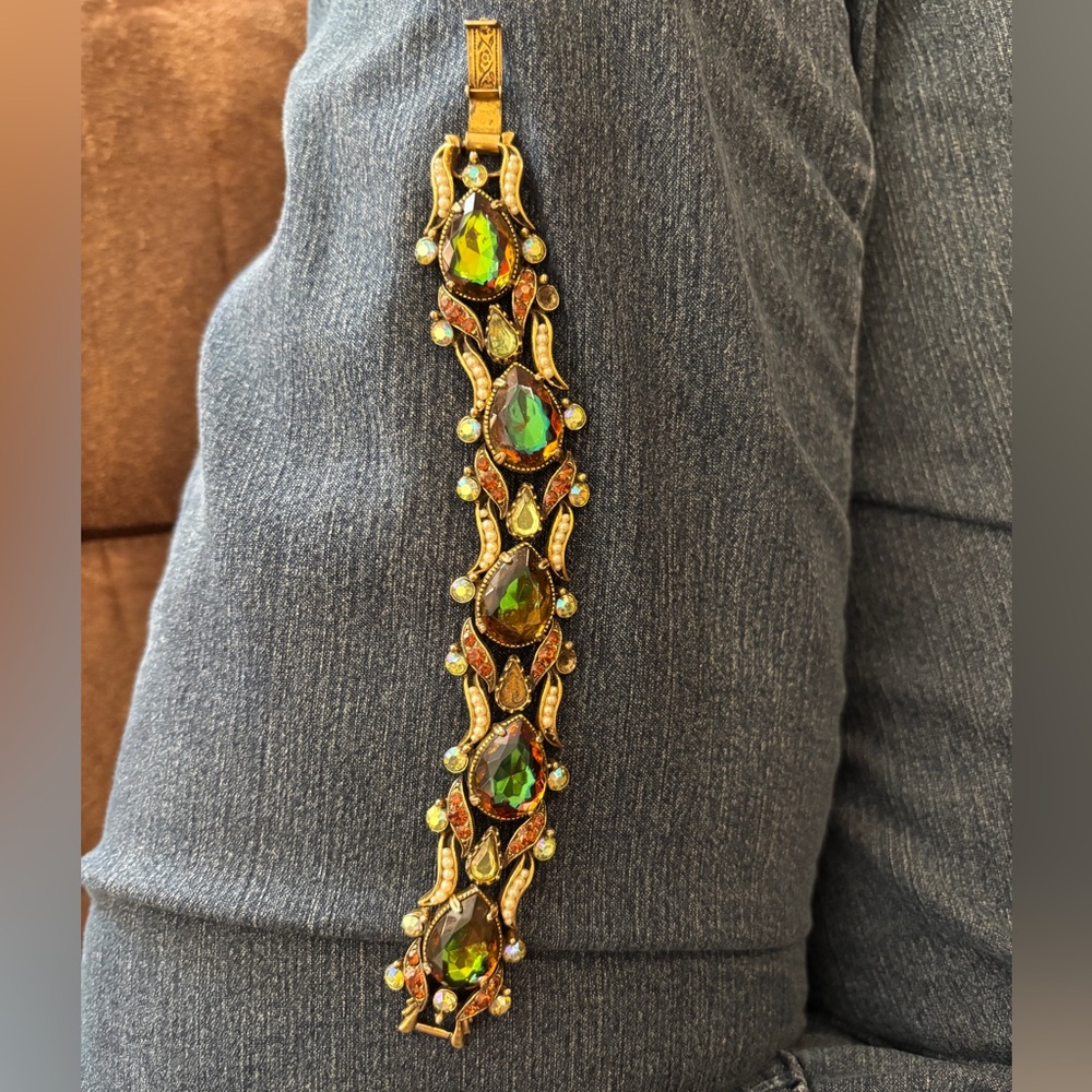 Elegant Gold and Green Gemstone Bracelet Florenza